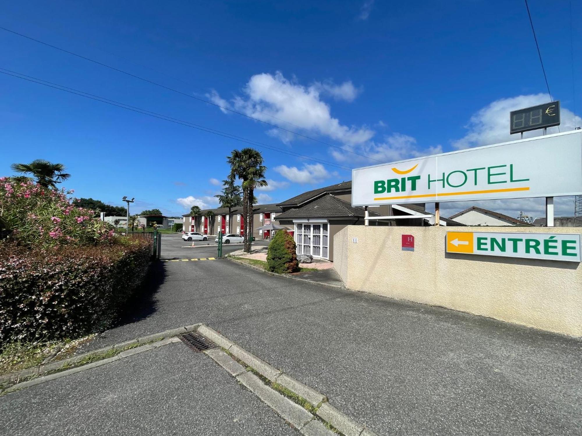 Brit Hotel Essentiel Pau Lescar Eksteriør billede