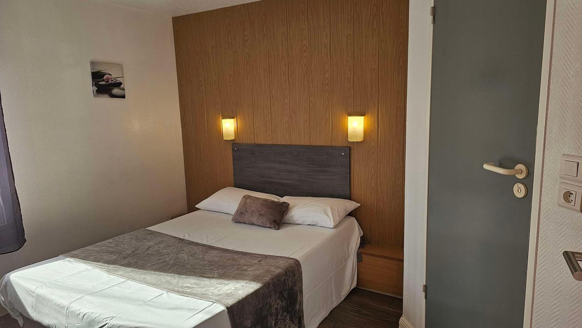 Brit Hotel Essentiel Pau Lescar Eksteriør billede